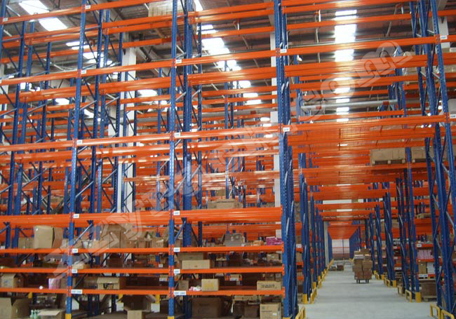 Heavy duty pallet rack